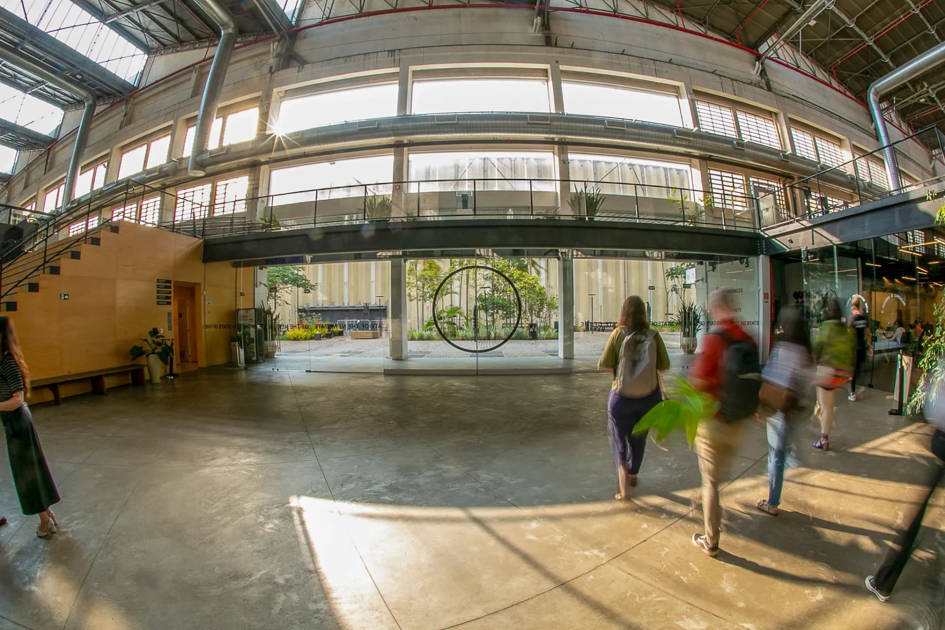 Espaço STATE — vista interna